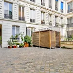 Apartman Urbanflat 09 - Stylish Duplex On Champs-elysees Párizs